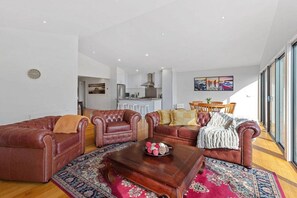 Living area - Bass Retreat - Dog Friendly (Skenes Creek)
