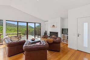 Living area - Bass Retreat - Dog Friendly (Skenes Creek)