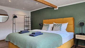 2 Schlafzimmer, Schreibtisch, Bügeleisen/Bügelbrett, Reisekinderbett