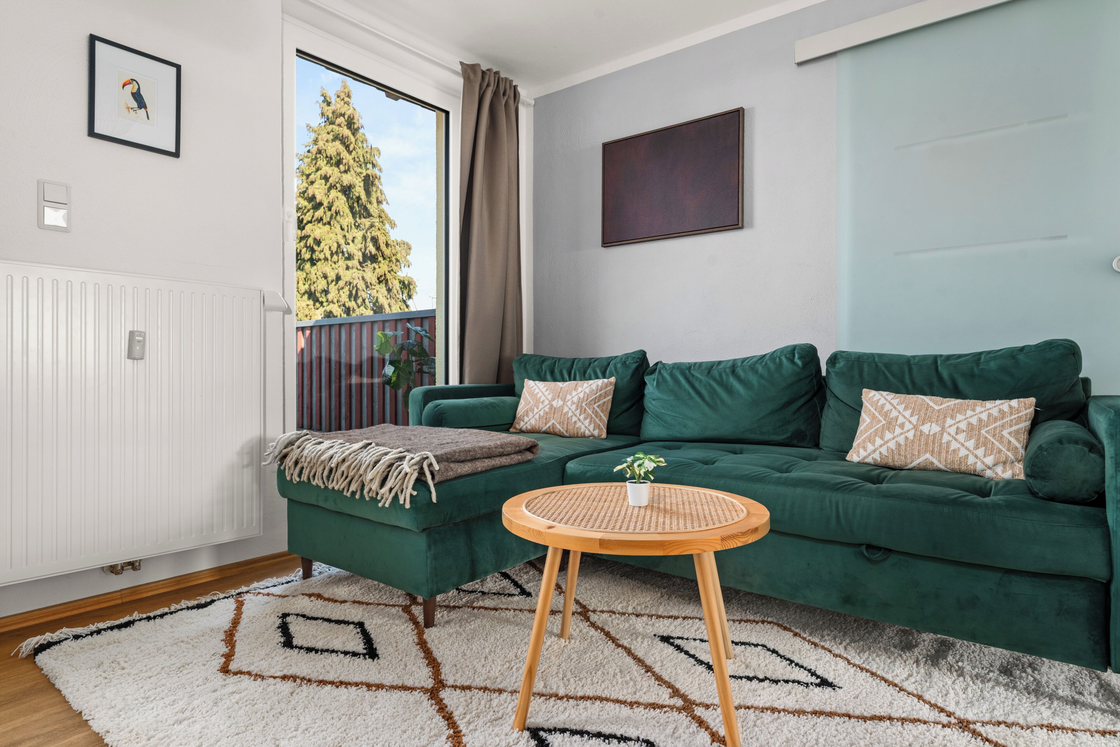 Smart TV, videojuegos, videoteca, estéreo