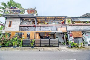 Front of property - OYO 92256 Sentosa Residence (Yogyakarta)