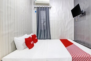 Habitación estándar doble | Espacio para trabajar con un portátil, wifi gratis, ropa de cama