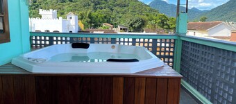 Loft with barbecue jacuzzi for private use lit pool garden 800 m beach