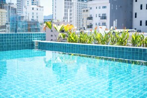 Outdoor pool - Luk Inn Hotel (Da Nang)