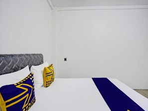 Bed sheets - Hotel O Griya Sandi Residence Family NearPantai Boom (Banyuwangi)