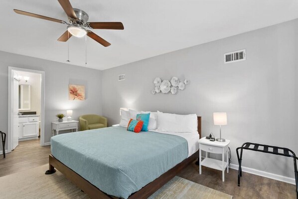 Schreibtisch, Bügeleisen/Bügelbrett, Reisekinderbett, kostenloses WLAN