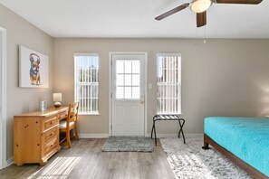 Skrivebord, strygejern/strygebræt, weekendseng, gratis Wi-Fi