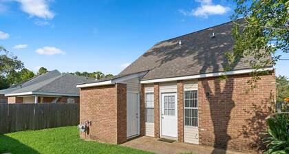 Upscale Cozy Convenient Quality Beds Huge Lake