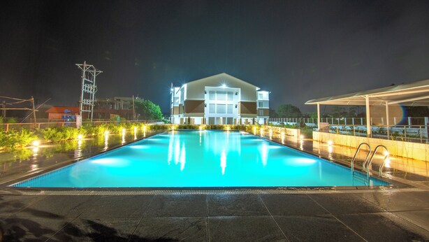 2 outdoor pools -  Ovi Resort and Spa (Mawal)