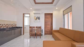 Apartment, 1 Bedroom, Balcony | Living area
