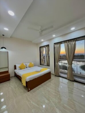 Luxury Villa, Balcony