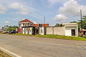 Front of property - Hotel O Indah Arum (Cilacap)