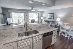 Interior - Surfrider Beach Getaway Cozy 1BR,  Beach Access! (Wilmington)