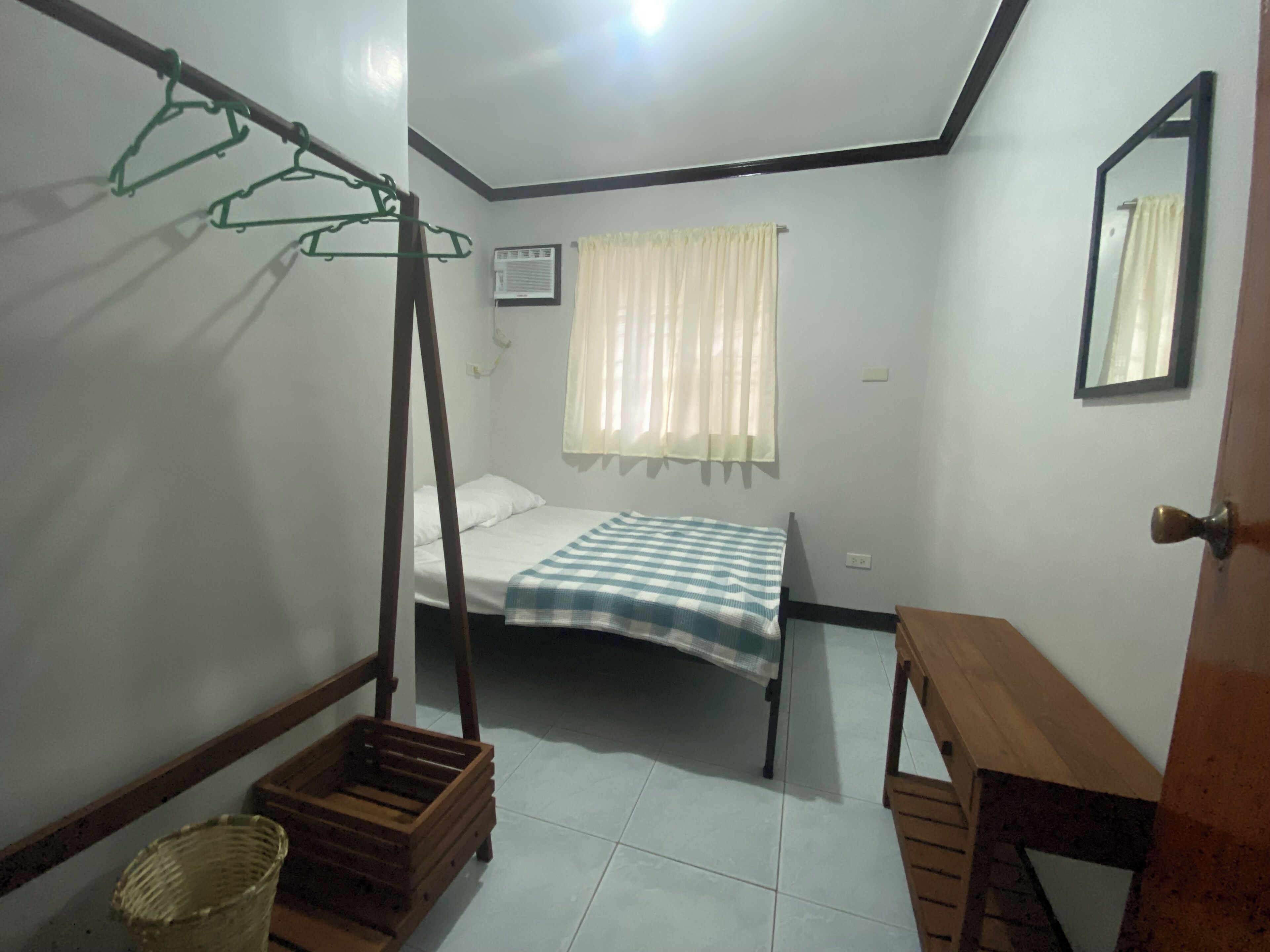 4 bedrooms, bed sheets