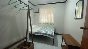 4 bedrooms, bed sheets