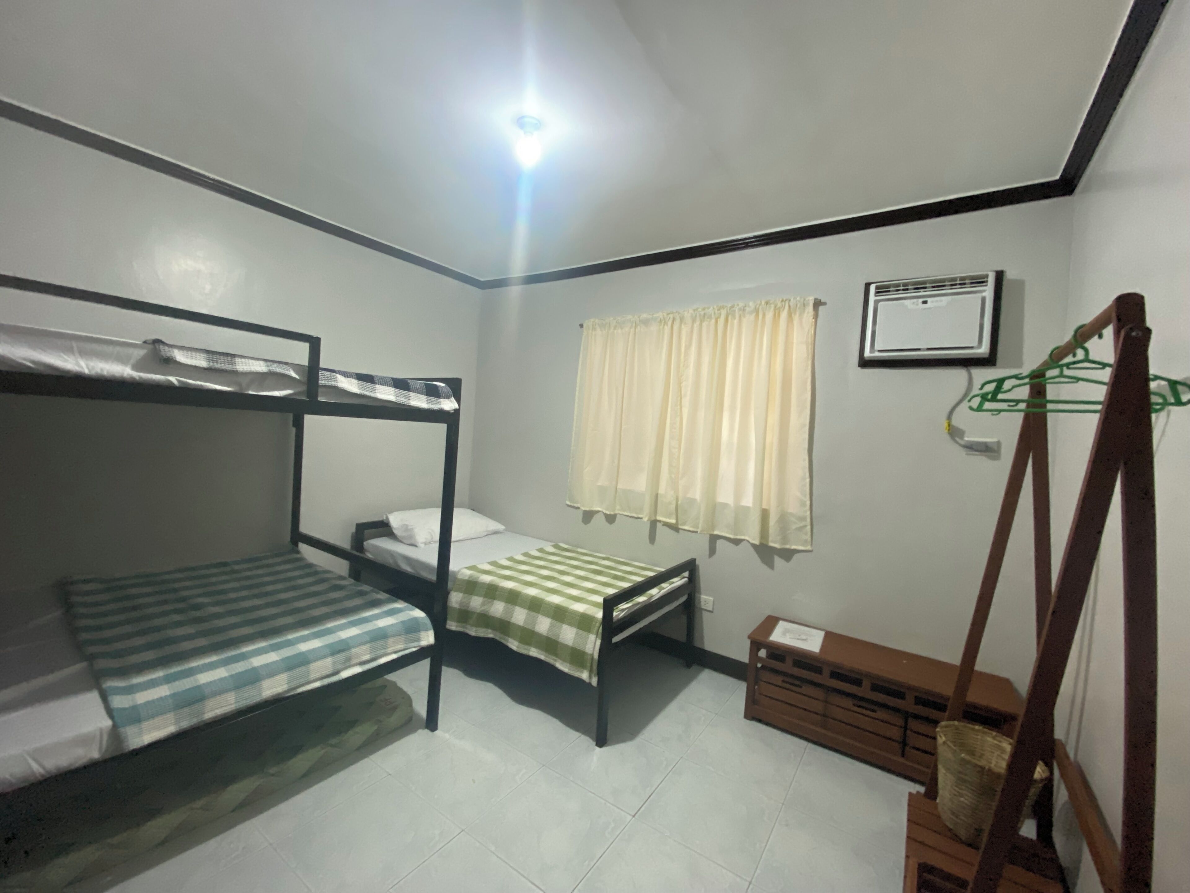 4 bedrooms, bed sheets