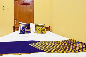 Basic Double Room | Laptop workspace, free WiFi, bed sheets - Hotel O Homestay Akbar Aufa Syariah (Cilacap)