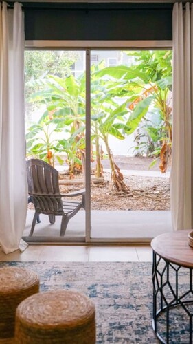 Anastasia Island Getaway |Beach and downtown within minutes!