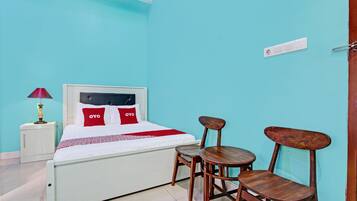 Desk, laptop workspace, free WiFi, bed sheets