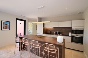 Fridge, microwave, oven, stovetop - Maison Darchitecte Grau Dagde (Agde)