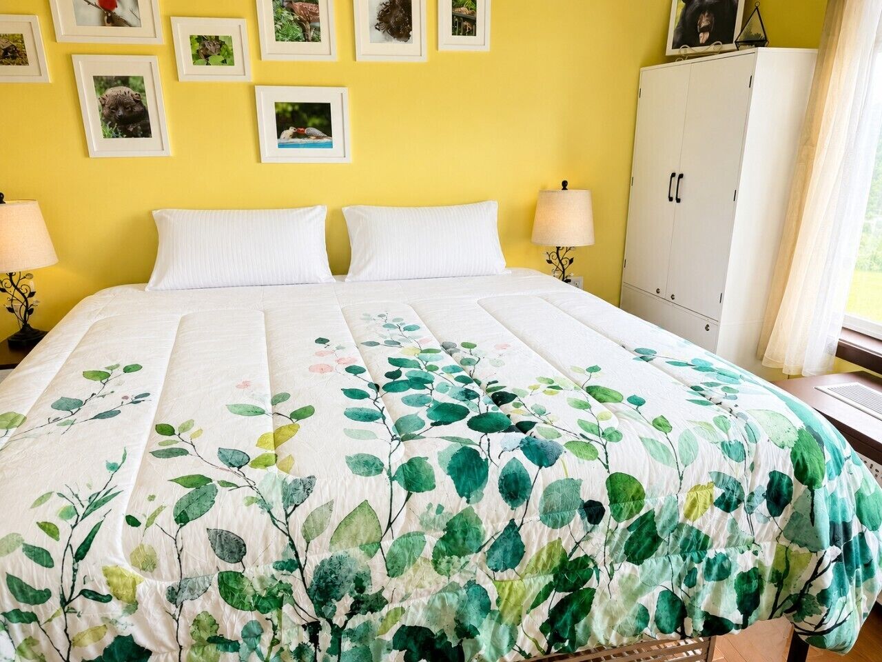 Desk, free WiFi, bed sheets