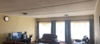 “MABWE Residence 3mins from Great Zimbabwe Ruins