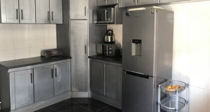 “MABWE Residence 3mins from Great Zimbabwe Ruins