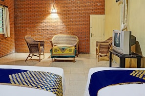 Comfort Triple Room | Desk, laptop workspace, free WiFi, bed sheets