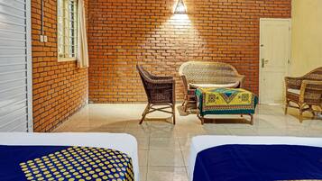 Comfort Triple Room | Desk, laptop workspace, free WiFi, bed sheets