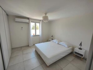 3 soverom, skrivebord, strykejern/-brett og wi-fi (inkludert)