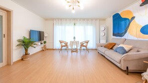 Chambre de base, 2 chambres (dokchae) | 2 chambres, accès au Wi-Fi (inclus)