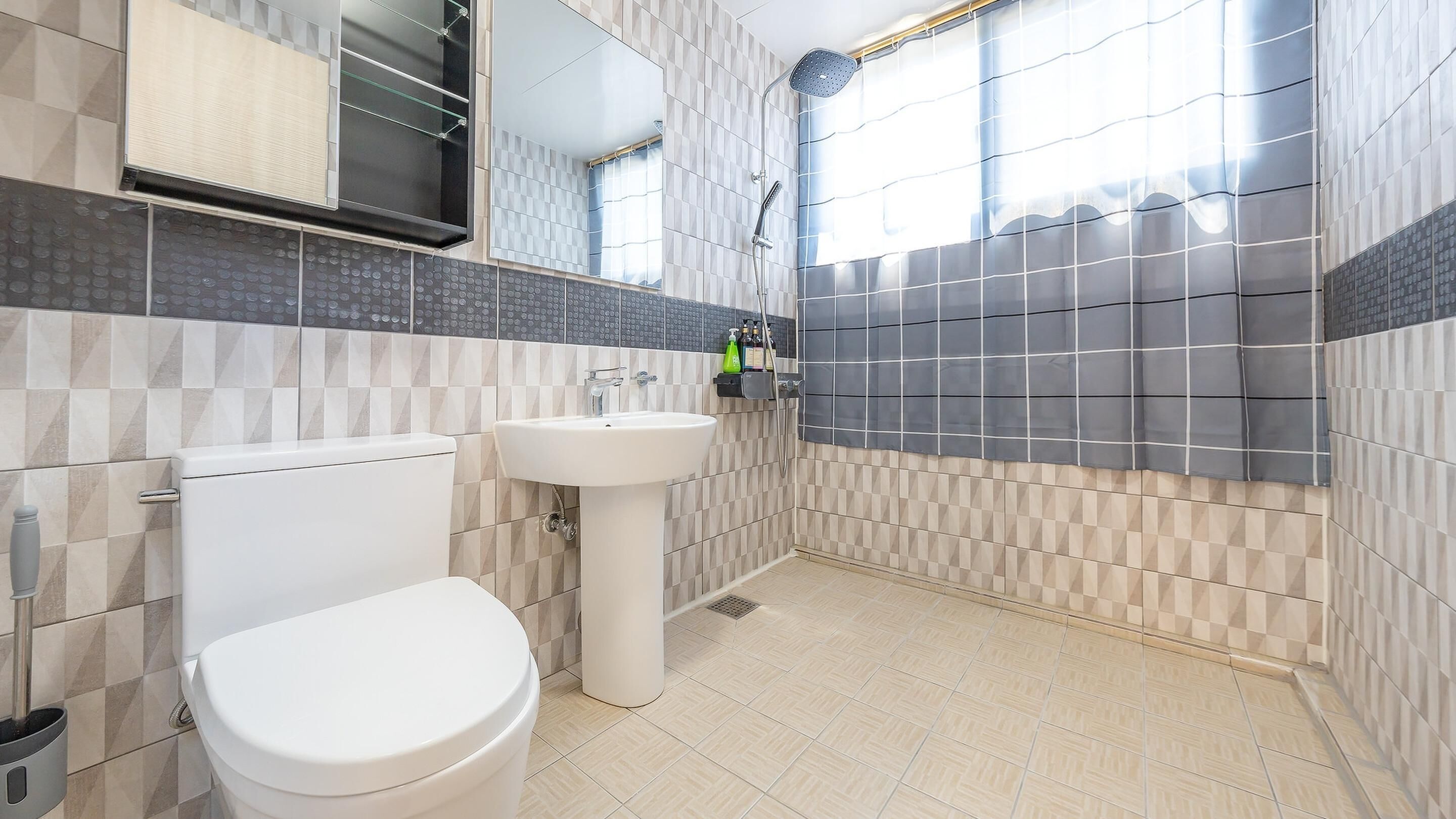 Basic Room, 2 Bedrooms (dokchae) | Bathroom | Towels