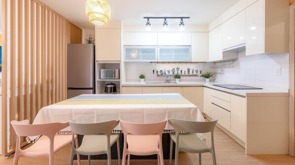 Private kitchen - Taean Withdog Aegyeonspa Poolvilla (Taean)