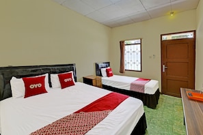Suite | 1 Schlafzimmer, laptopgeeigneter Arbeitsplatz, Bettwäsche