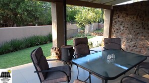 สมาร์ททีวี 32 นิ้ว พร้อมช่องดิจิตอล, Netflix, บริการสตรีมมิ่ง