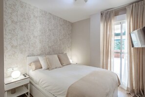 3 bedrooms, desk, iron/ironing board, WiFi