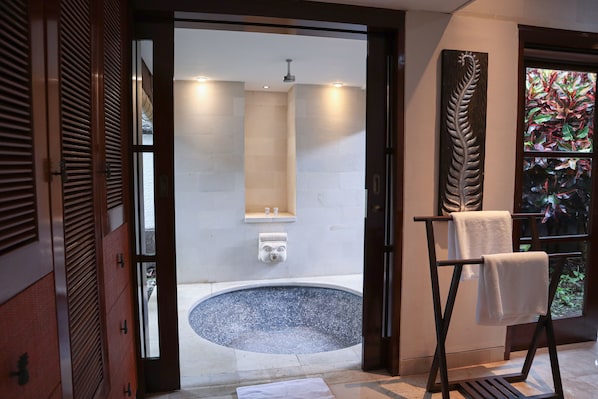 Spa - Six-bedroom villa in Uluwatu, a perfect place to have holiday with family. (Badung)