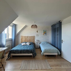 3 bedrooms, iron/ironing board, WiFi, bed sheets