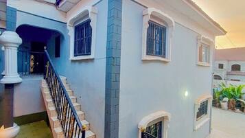 Apartment, 2 Bedrooms, Smoking, Balcony | Front of property