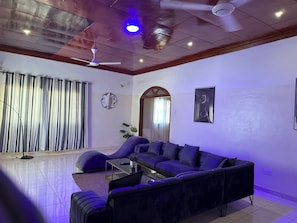 Apartment, 2 Bedrooms, Smoking, Balcony | Living room