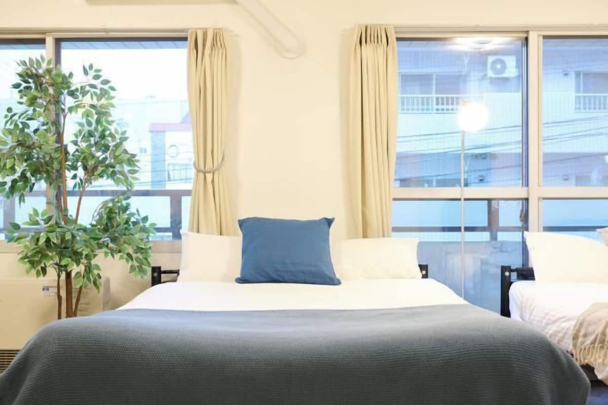 1 bedroom, bed sheets