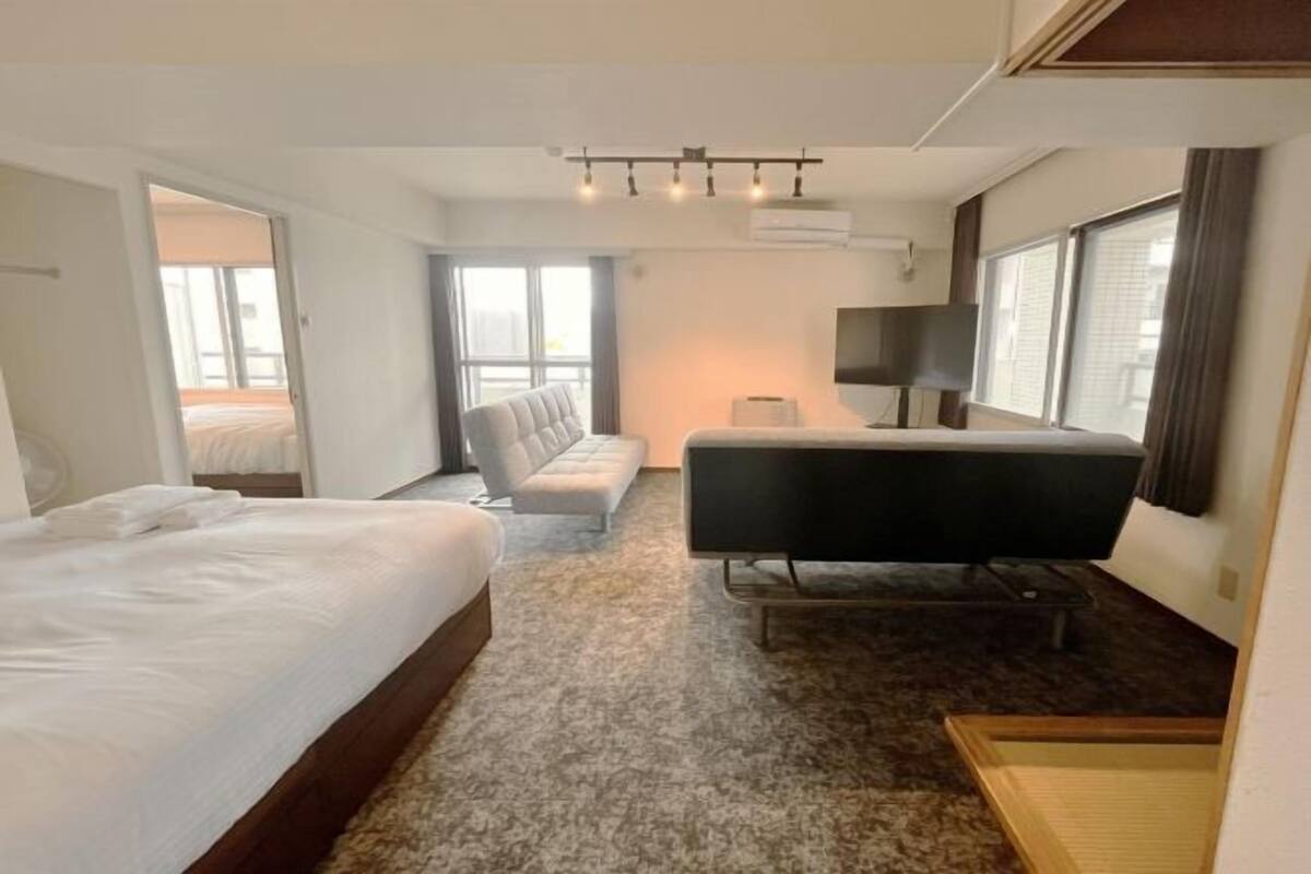 1 bedroom, bed sheets