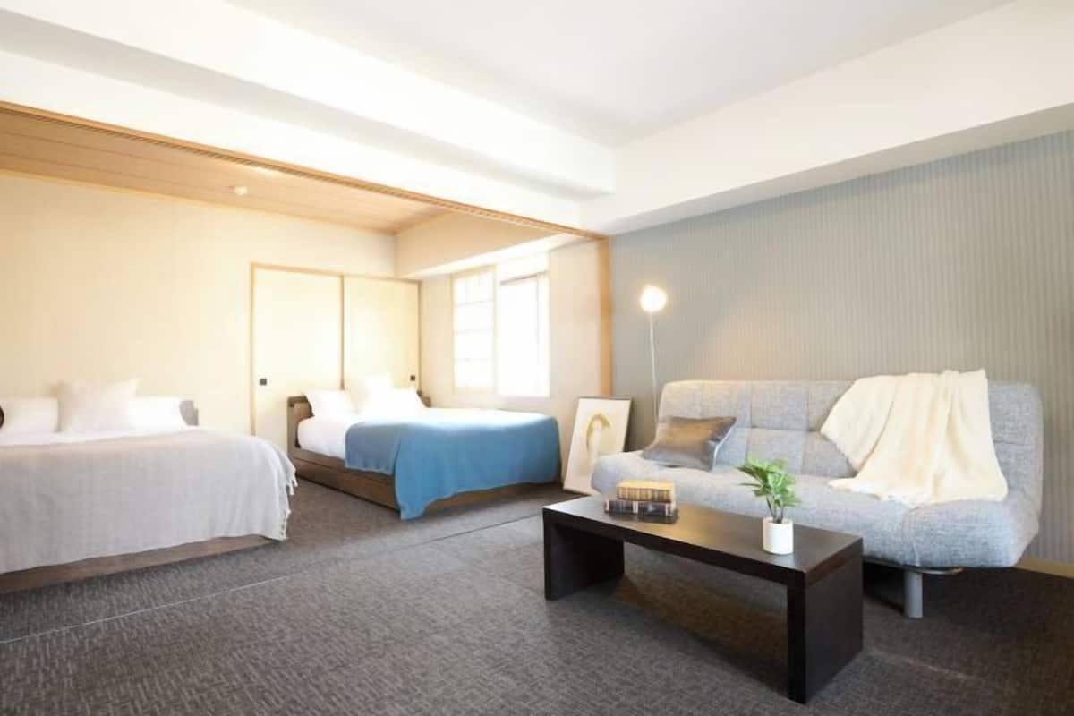 1 bedroom, bed sheets