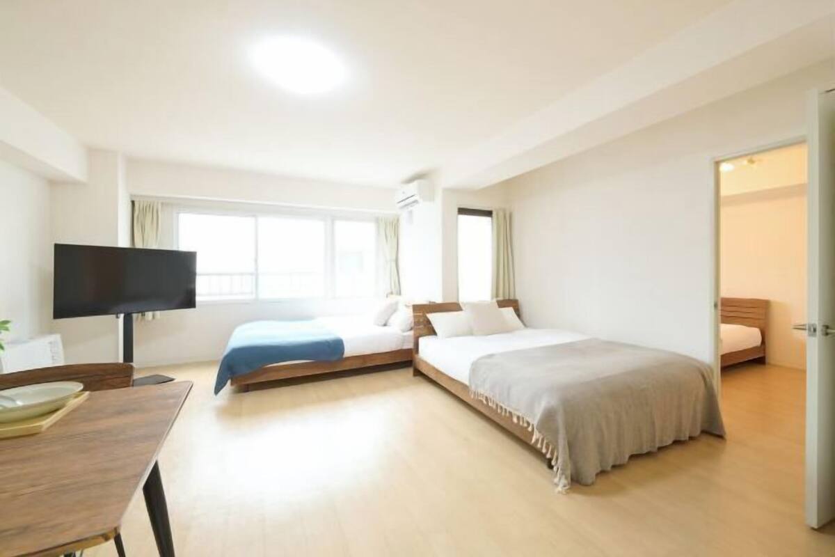 1 bedroom, bed sheets