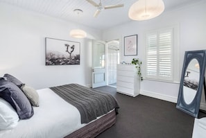 2 bedrooms, iron/ironing board, free WiFi, bed sheets - Altitude Apartment Stylish Village Apartment | 2BR, Balcony & Prime Location (Martinborough)
