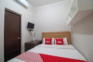 Standard-Doppelzimmer | Schreibtisch, laptopgeeigneter Arbeitsplatz, kostenloses WLAN