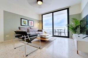 テレビ、書斎 / ワークスペース