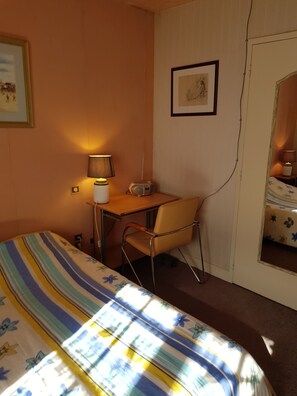 1 Schlafzimmer, Bügeleisen/Bügelbrett, Bettwäsche