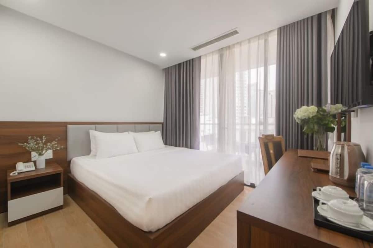 1 chambre, coffre-fort, ameublement unique, bureau