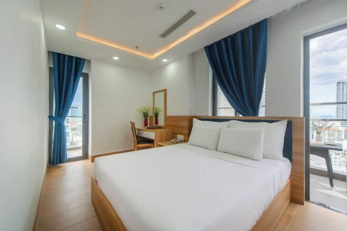 1 bedroom, in-room safe, individually furnished, desk